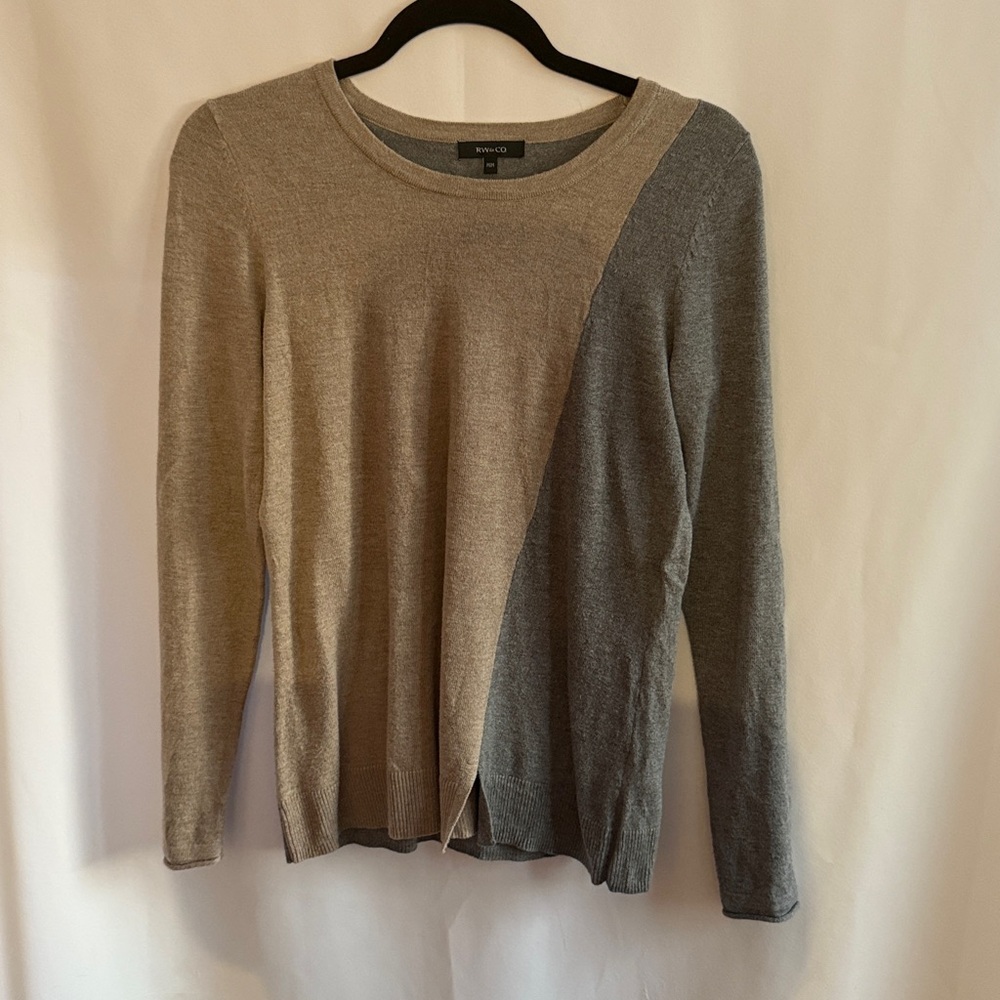 RW&CO grey/tan sweater-Size M